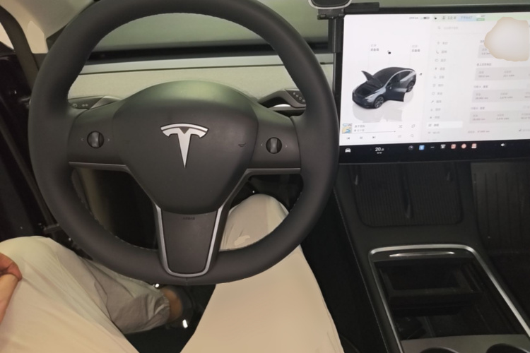 Tesla Model Y 2024 #11 Tesla Model Y 2024 immagine di auto #11