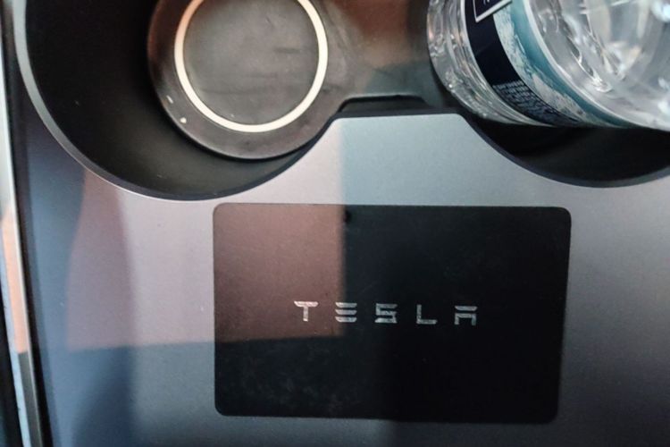 Tesla Model Y 2023 #9 Tesla Model Y 2023 car image #9