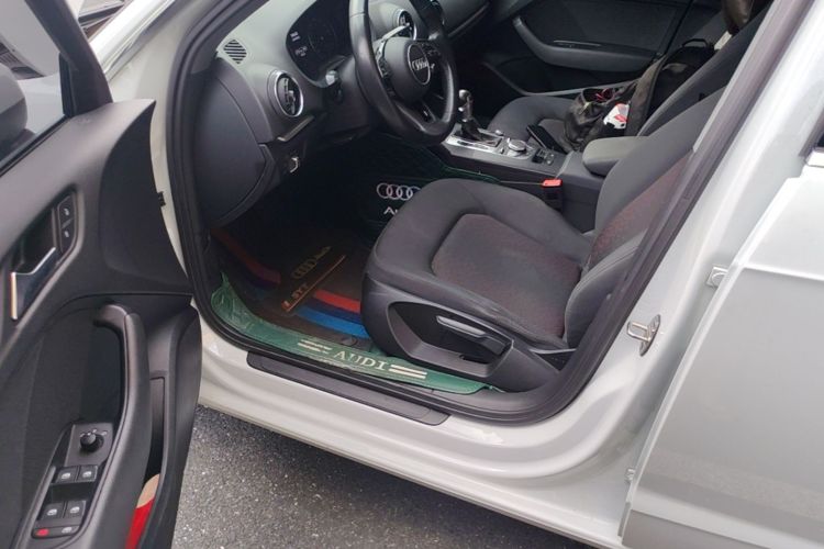 Audi A3 2018 car image #18
