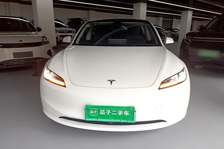 Tesla Model 3 2026 car image #3