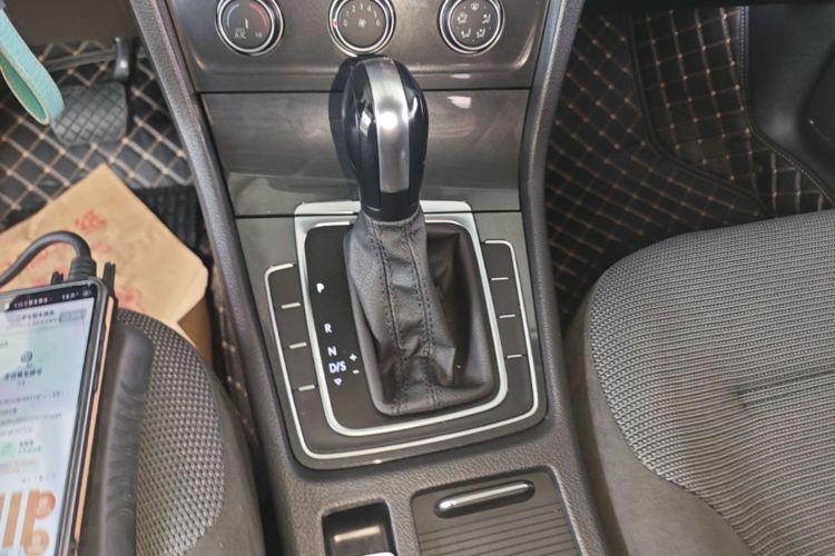 Volkswagen Golf 2019 car image #14