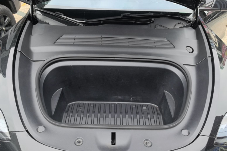 Tesla Model Y 2023 #20 Tesla Model Y 2023 car image #20
