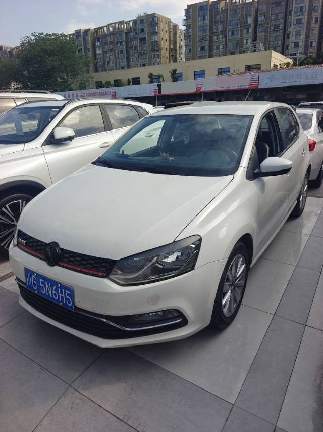 Volkswagen Polo 2015 car image 