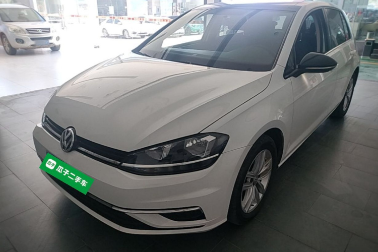 Volkswagen Golf 2018 car image #2
