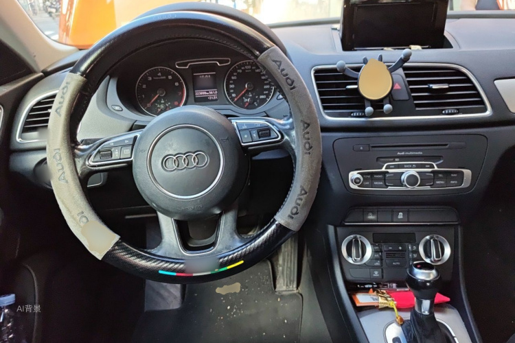 Audi Q3 2015 car image #11
