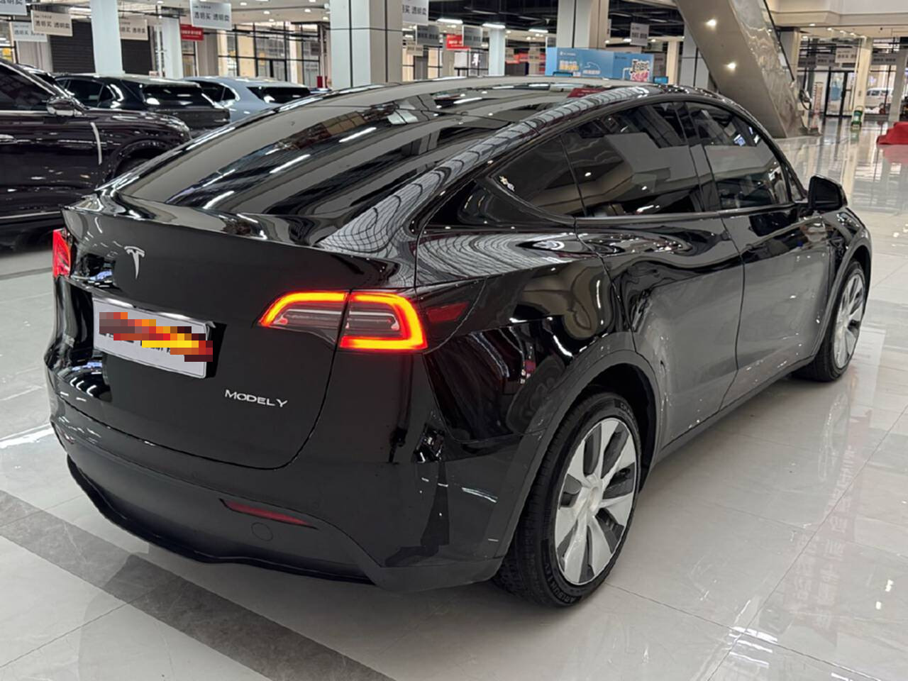 Tesla Model Y 2021 car image #9