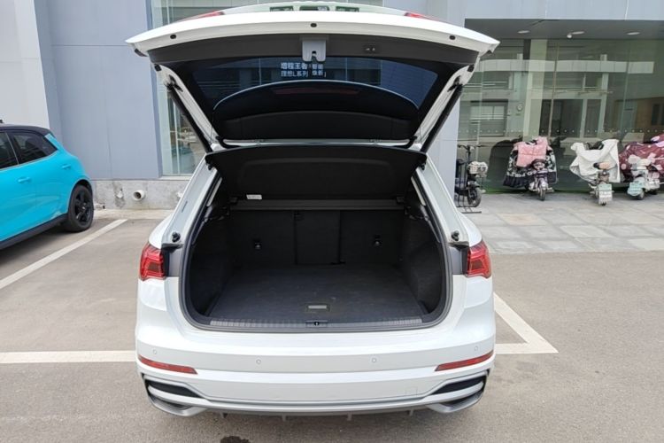 Audi Q3 2021 car image #21