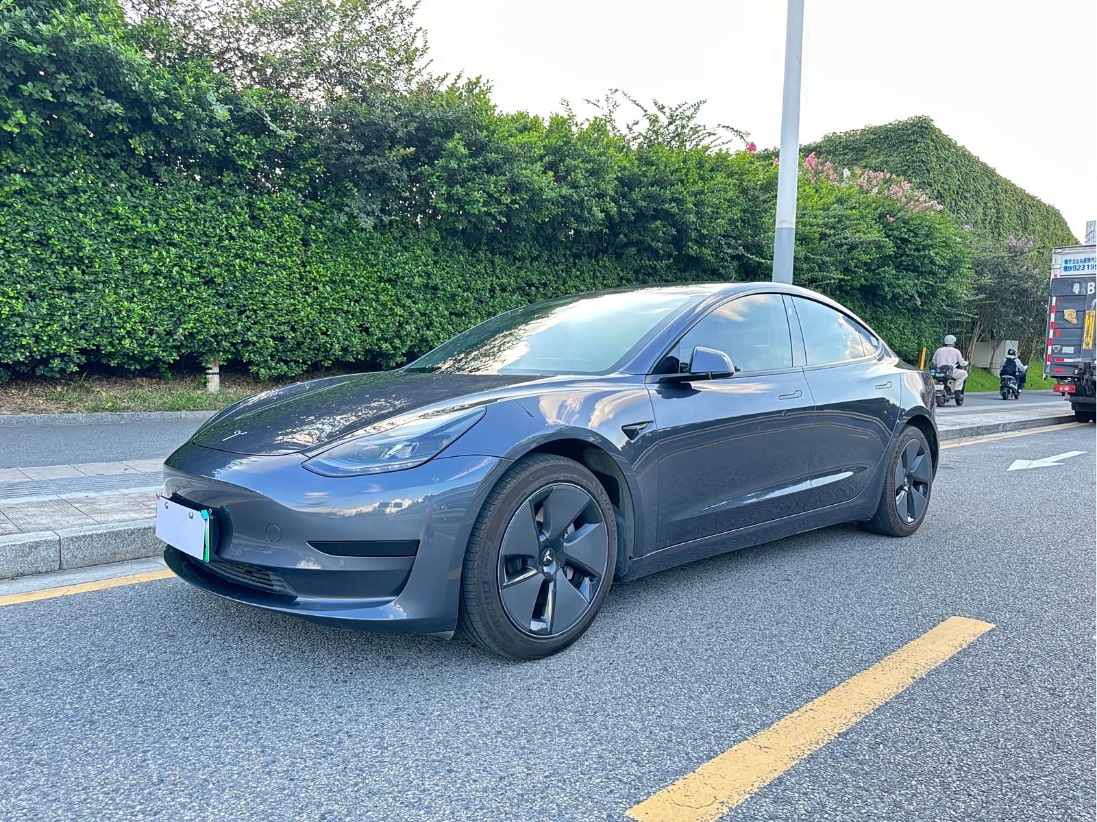 Tesla Model 3 2021 car image 