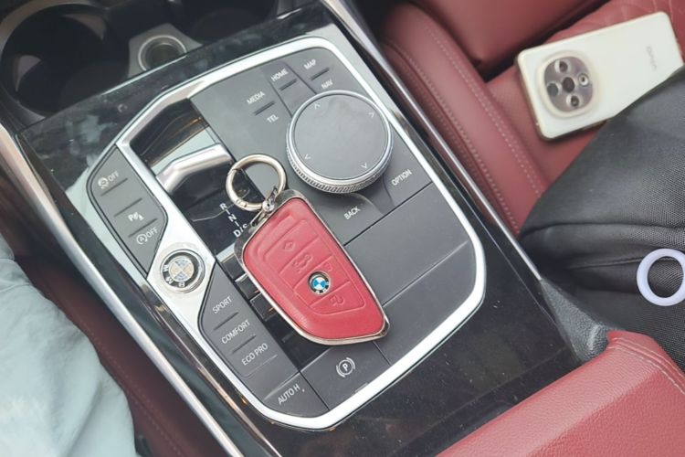 BMW 3 Series 2024 #9 BMW 3 Series 2024 car image #9