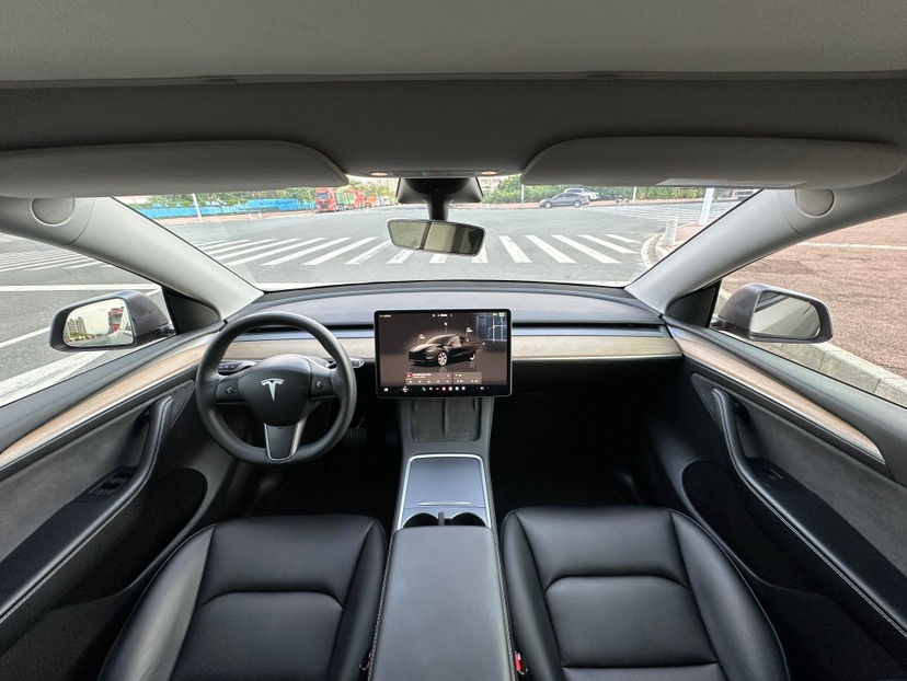 Tesla Model Y 2023 #5 Tesla Model Y 2023 car image #5