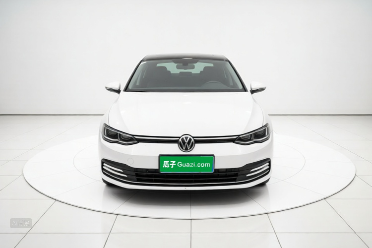 Volkswagen Golf 2022 car image #3