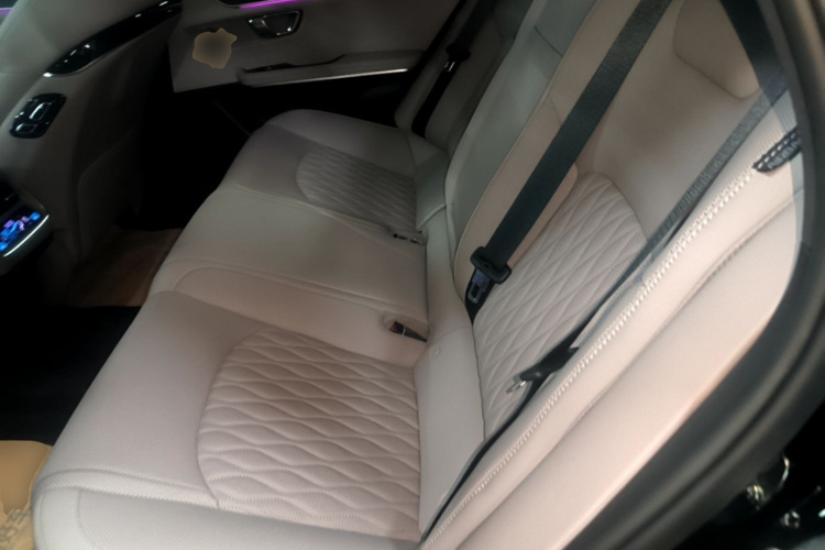 BYD Han 2025 imagem de carro #17