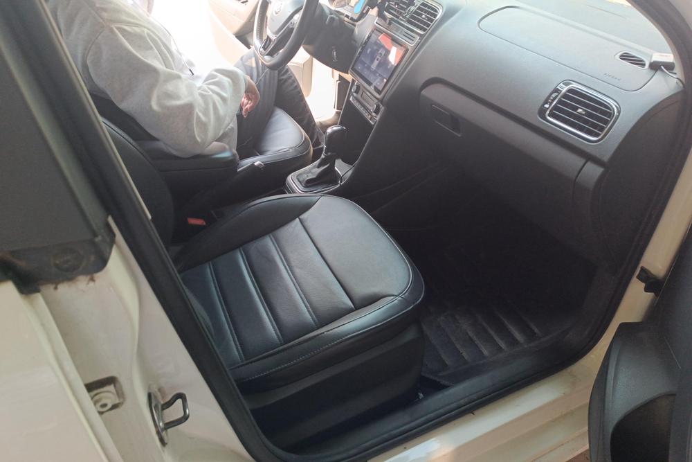 Volkswagen Polo 2016 car image #10