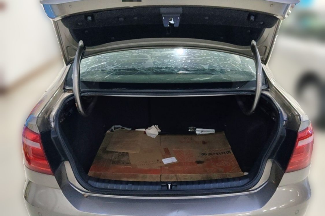 Volkswagen Bora 2014 car image #8