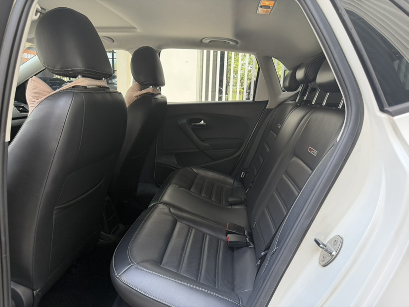 Volkswagen Polo 2014 car image #6