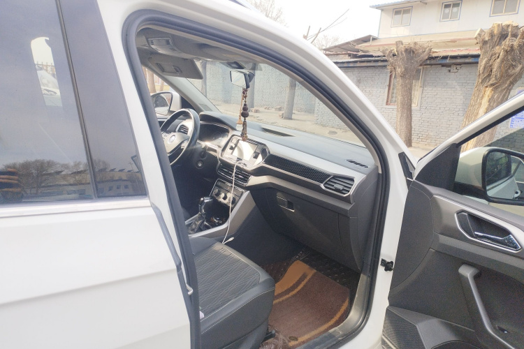 Volkswagen T-Cross 2020 car image #25