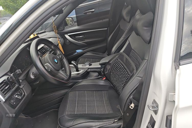 BMW 3 Series 2019 car image #17