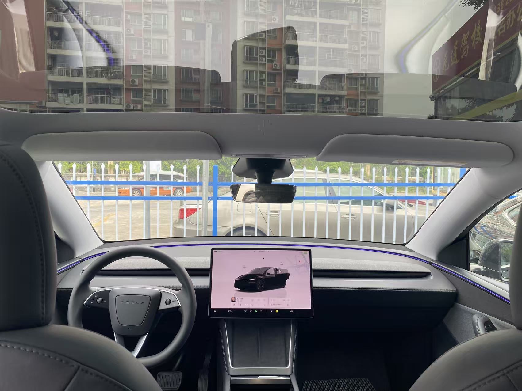 Tesla Model Y 2025 car image #4