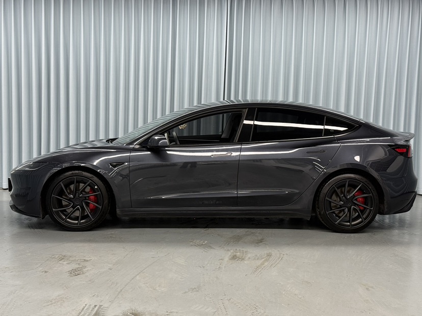 Tesla Model 3 2024 car image #3