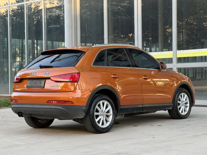Audi Q3 2017 car image #16
