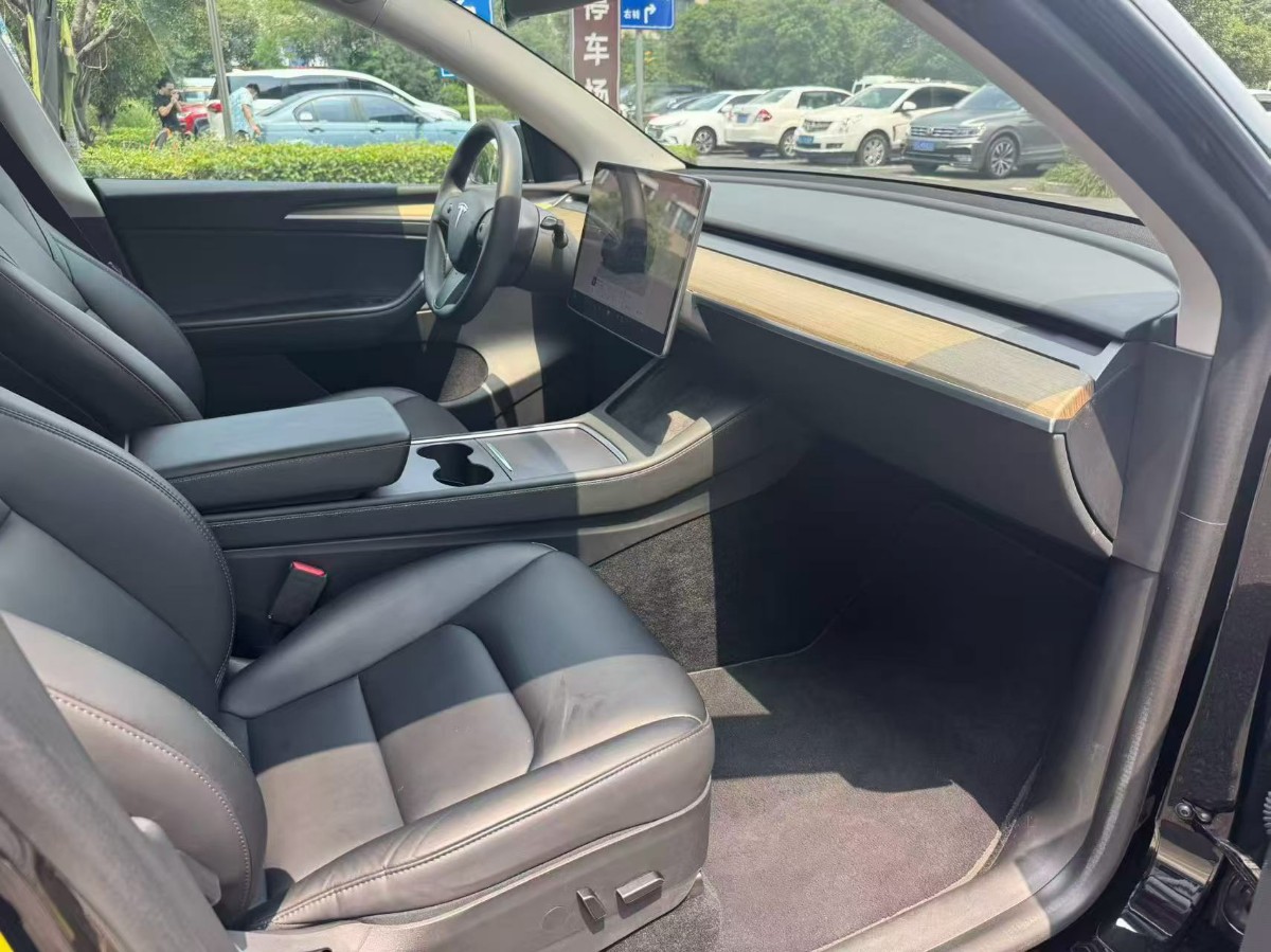 Tesla Model Y 2022 #4 Tesla Model Y 2022 car image #4