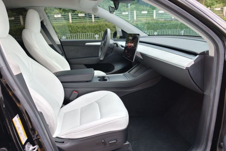 Tesla Model Y 2022 immagine di auto #22