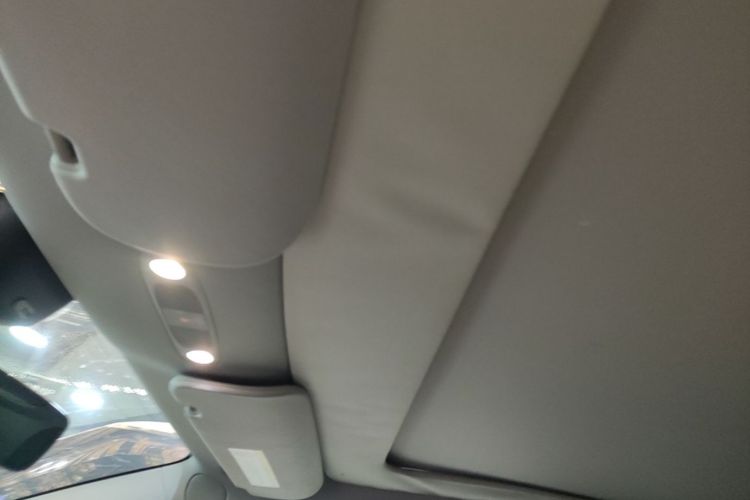 Tesla Model Y 2022 car image #18