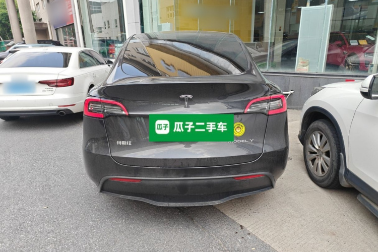 Tesla Model Y 2024 #6 Tesla Model Y 2024 immagine di auto #6