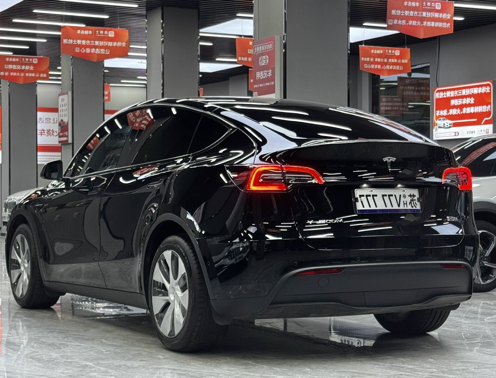Tesla Model Y 2023 #11 Tesla Model Y 2023 car image #11