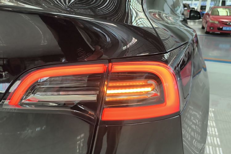 Tesla Model Y 2023 #8 Tesla Model Y 2023 immagine di auto #8