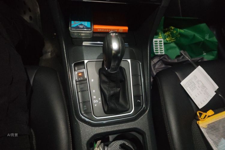 Volkswagen Golf 2017 car image #16
