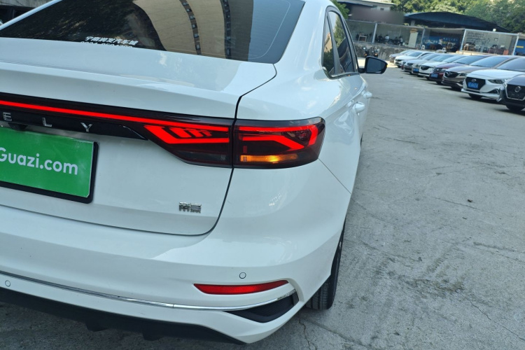 GEELY Emgrand 2024 изображение автомобиля #8