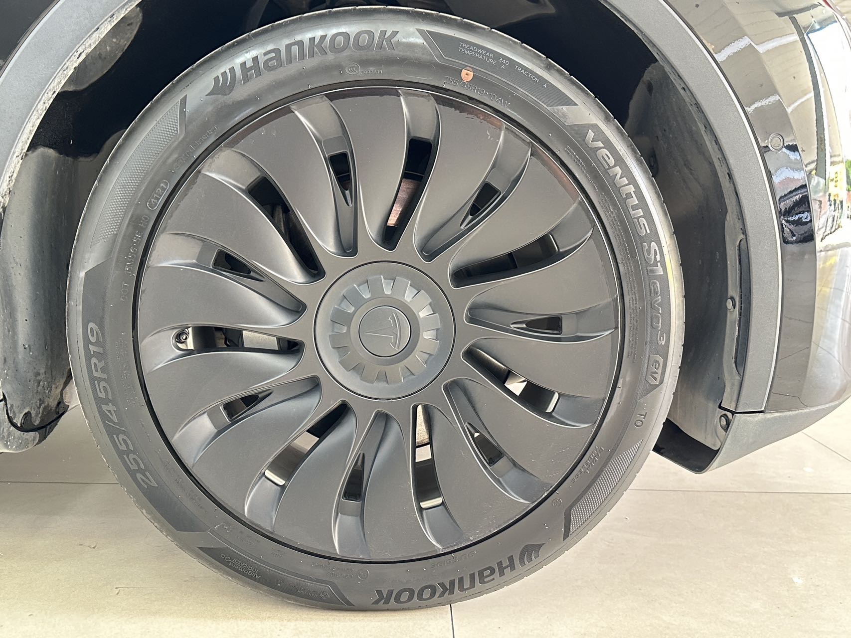 Tesla Model Y 2021 car image #13