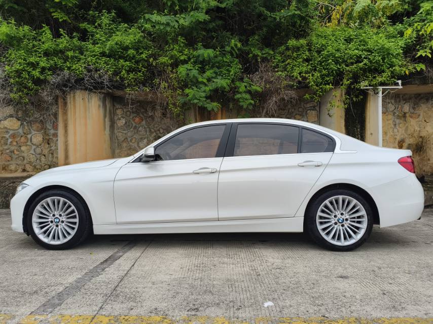 BMW 3 Series 2018 car image #2