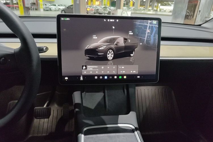 Tesla Model Y 2023 immagine di auto #13