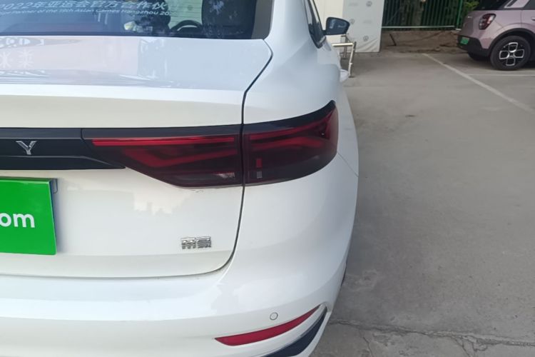 GEELY Emgrand 2021 #8 GEELY Emgrand 2021 car image #8
