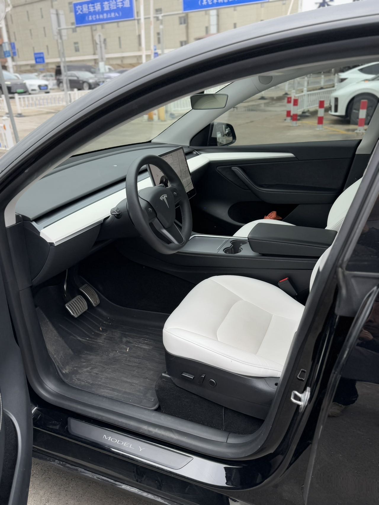 Tesla Model Y 2021 car image #5