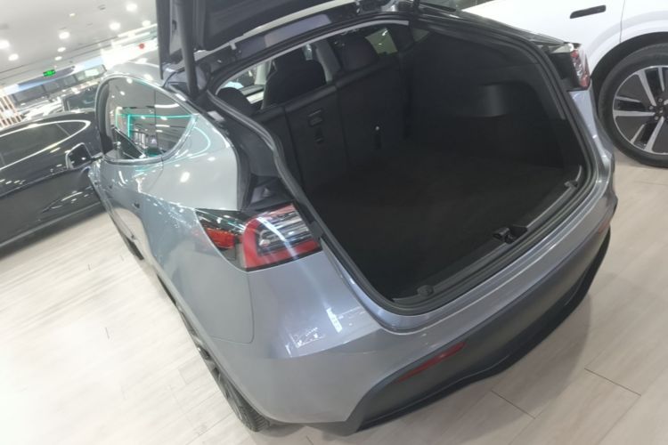Tesla Model Y 2024 #5 Tesla Model Y 2024 car image #5