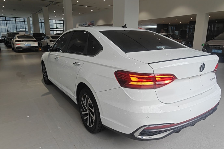 Volkswagen Lavida 2025 car image #5