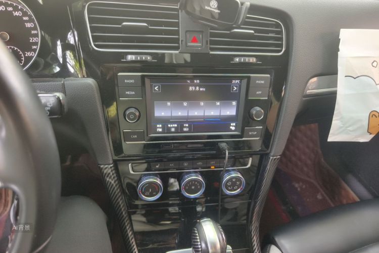 Volkswagen Golf 2018 car image #15
