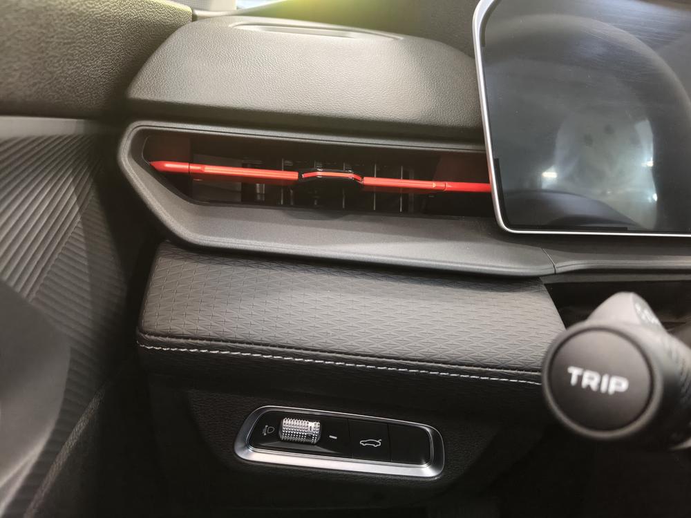 GEELY Binray 2026 car image #17