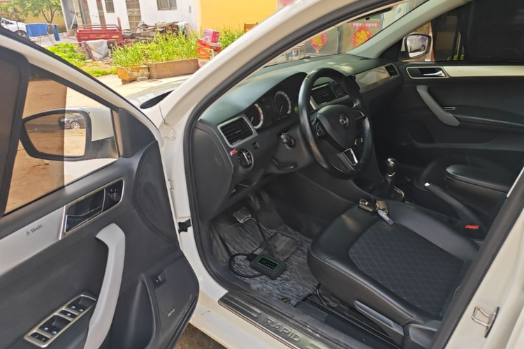 Skoda Rapid 2018 #16 Skoda Rapid 2018 image de voiture #16