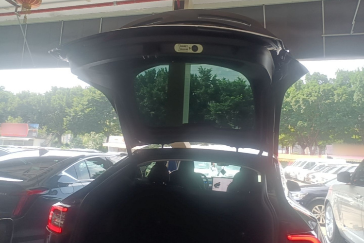 Tesla Model Y 2024 #19 Tesla Model Y 2024 car image #19