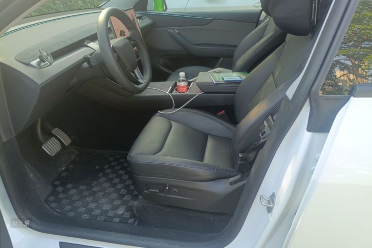 Tesla Model Y 2025 #17 Tesla Model Y 2025 car image #17