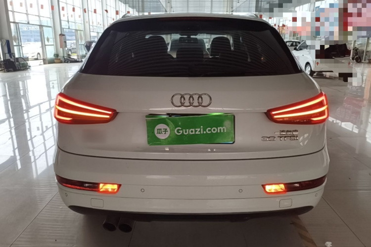 Audi Q3 2018 car image #6