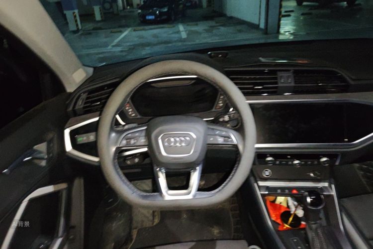 Audi Q3 2022 car image #12