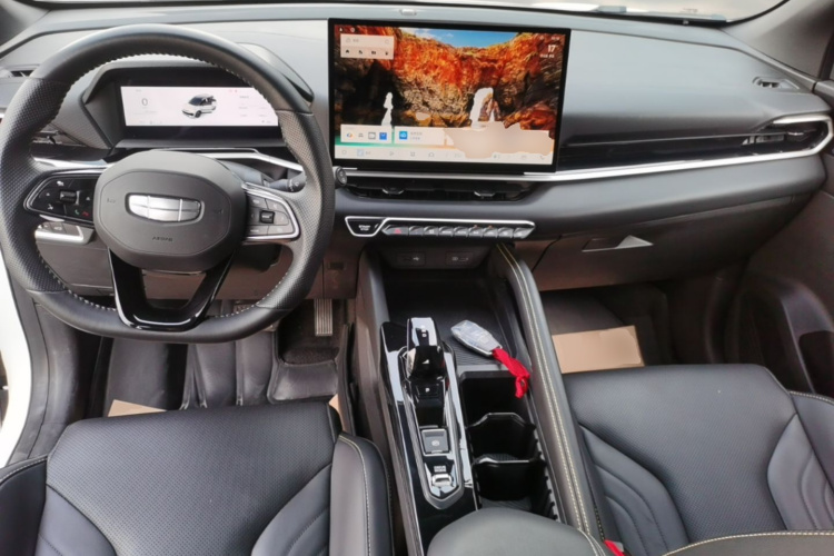 GEELY Coolray 2025 car image #10