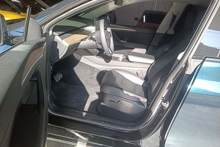 Tesla Model Y 2023 #16 Tesla Model Y 2023 car image #16