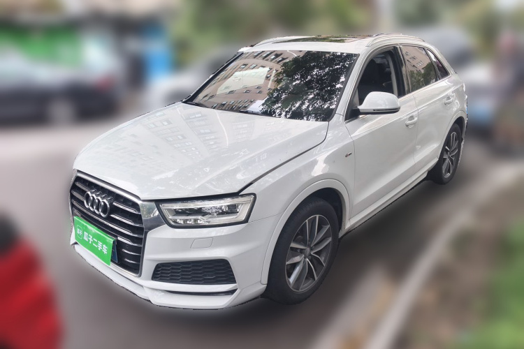 Audi Q3 2019 car image #2