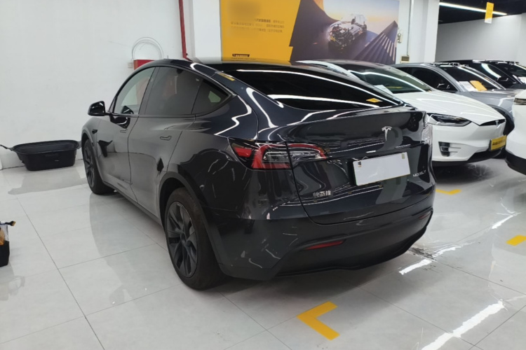 Tesla Model Y 2024 #5 Tesla Model Y 2024 car image #5